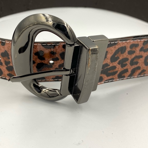 Betsy Johnson Pink Leopard Print Shiny Belt - Picture 4 of 5